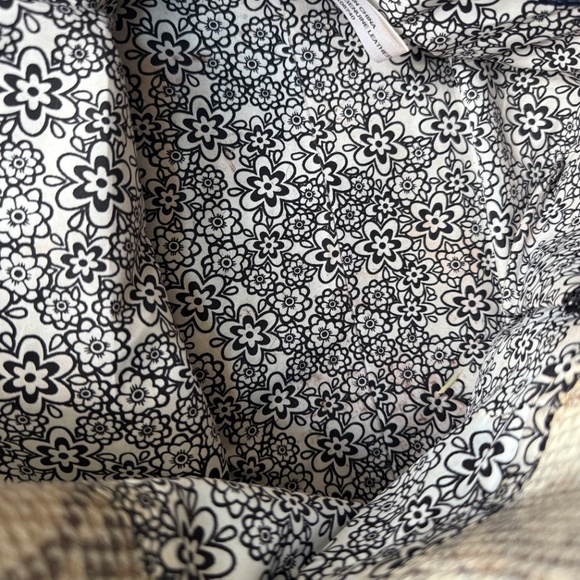 Helen Welsh leather snake skin embossed hand bag. - Picture 5 of 7